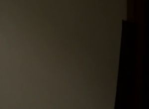 Муж попросил жену отсосать доставщику товара